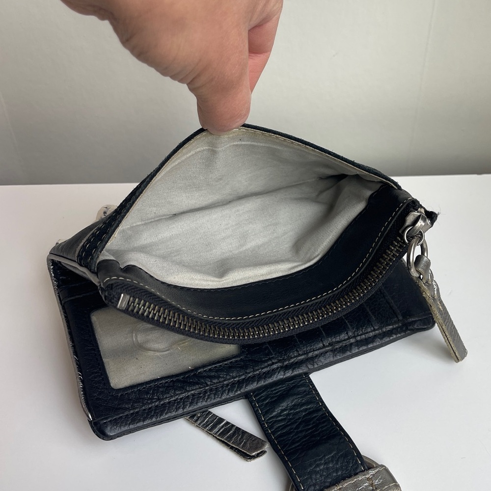 Fossil 🗝️ Genuine Leather Wallet - Picture 10 of 16
